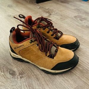 Columbia hiking women shoes